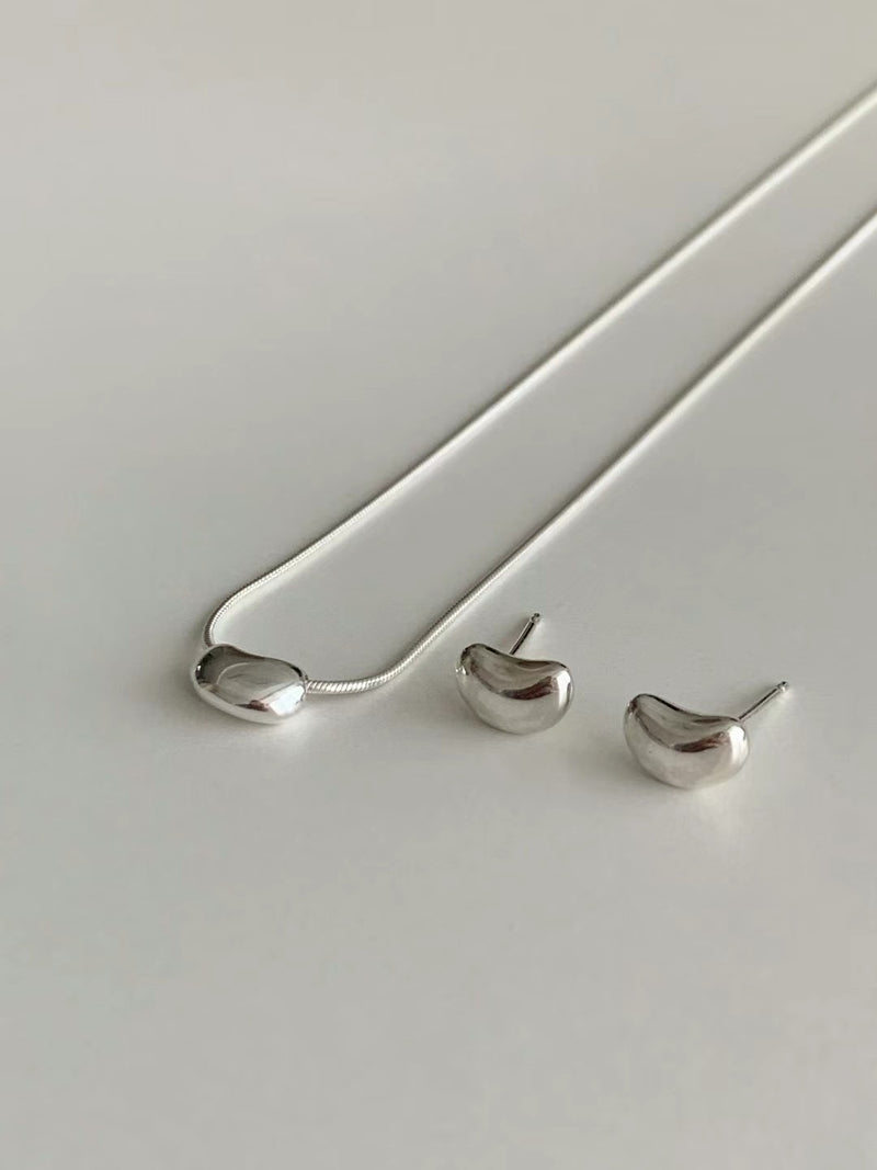 CHIC POD EARRINGS