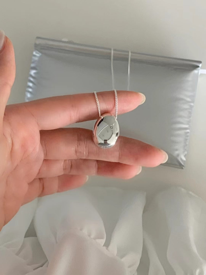 OVAL MUSE NECKLACE