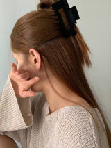VELVET SQUARE HAIR CLIP