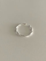 MODERN LINE RING
