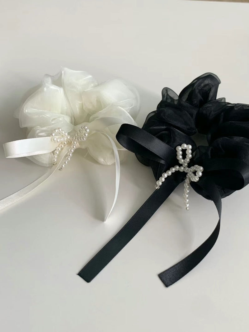 SOFT BLOOOM SCRUNCHIE