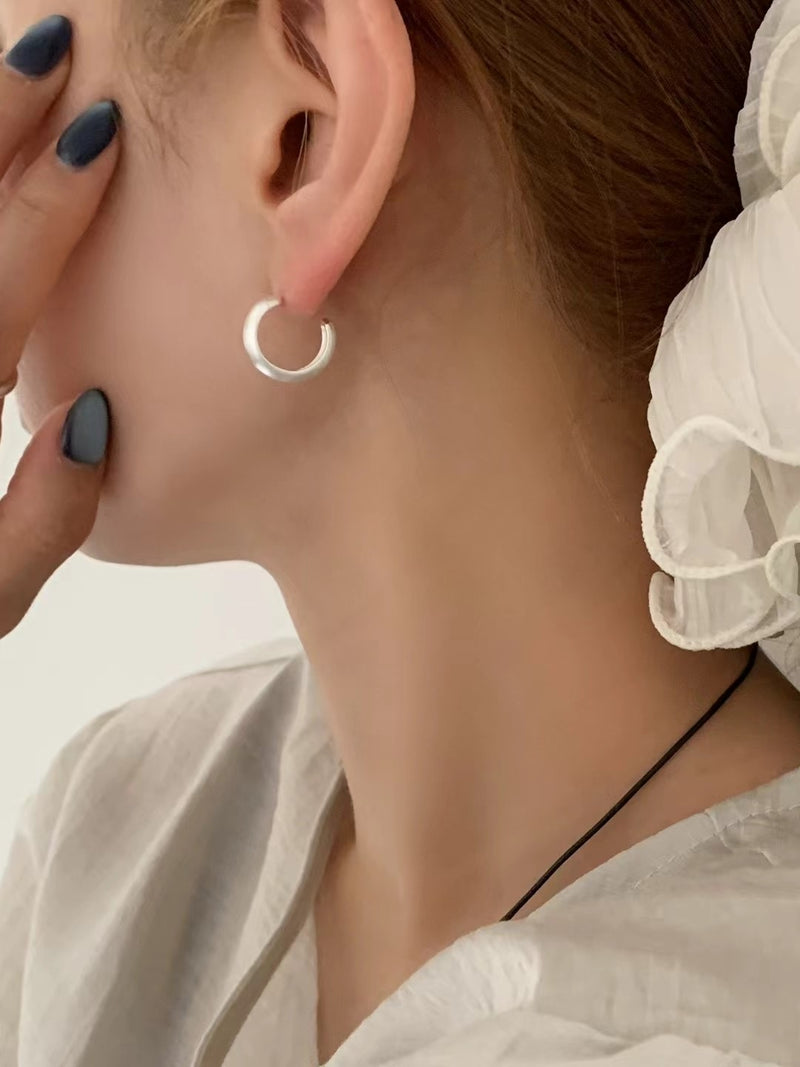 CHROME HUG EARRINGS