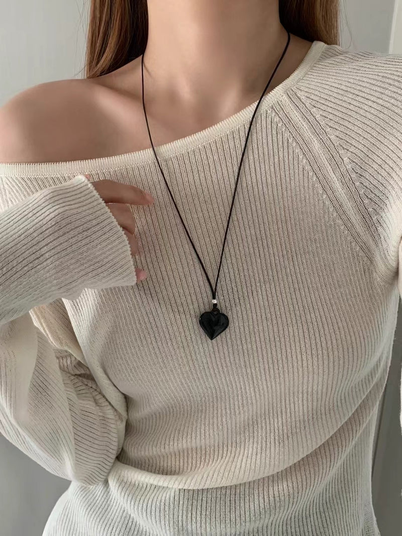 LOVE ME NOT NECKLACE