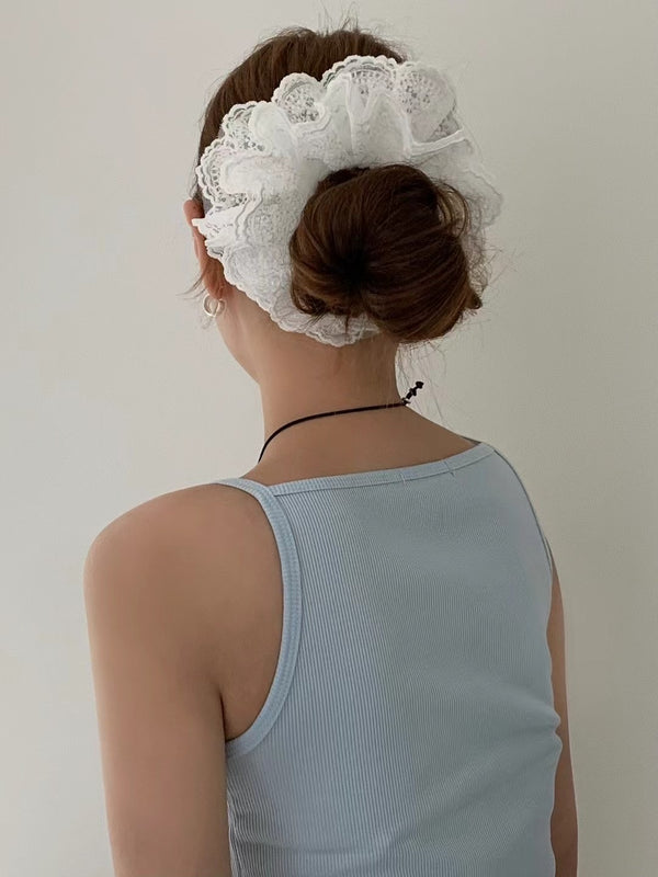 LACE FLUTTER HAIR SCRUNCH
