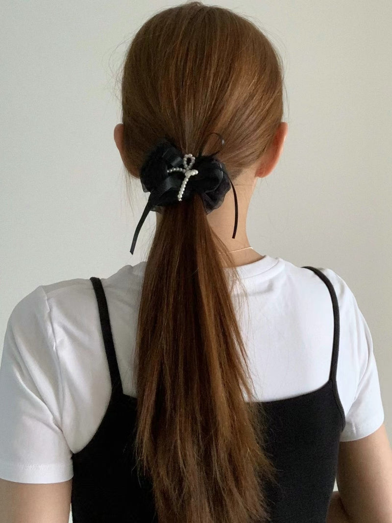 SOFT BLOOOM SCRUNCHIE