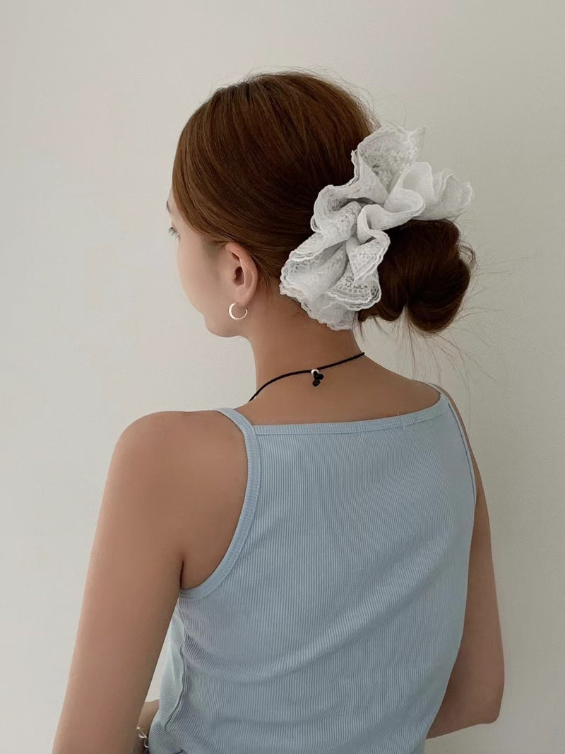 LACE FLUTTER HAIR SCRUNCH