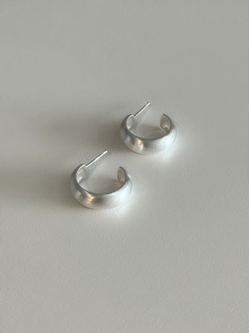 CHROME HUG EARRINGS