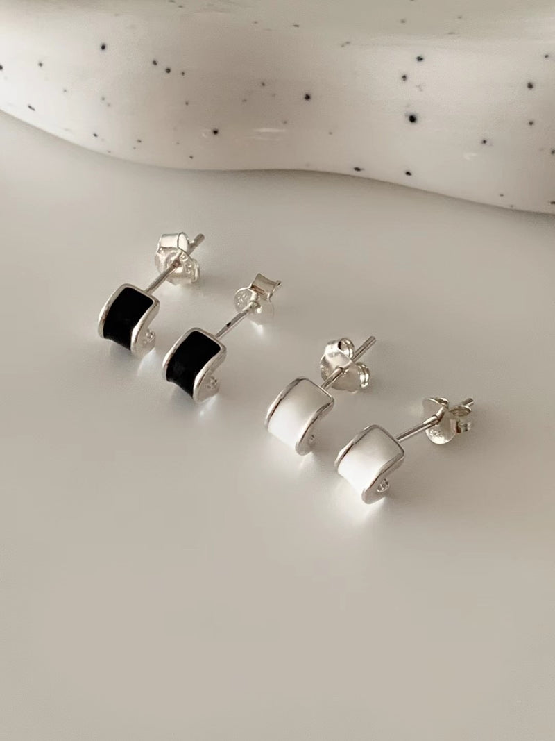 CURVE SILVER EARRINGS