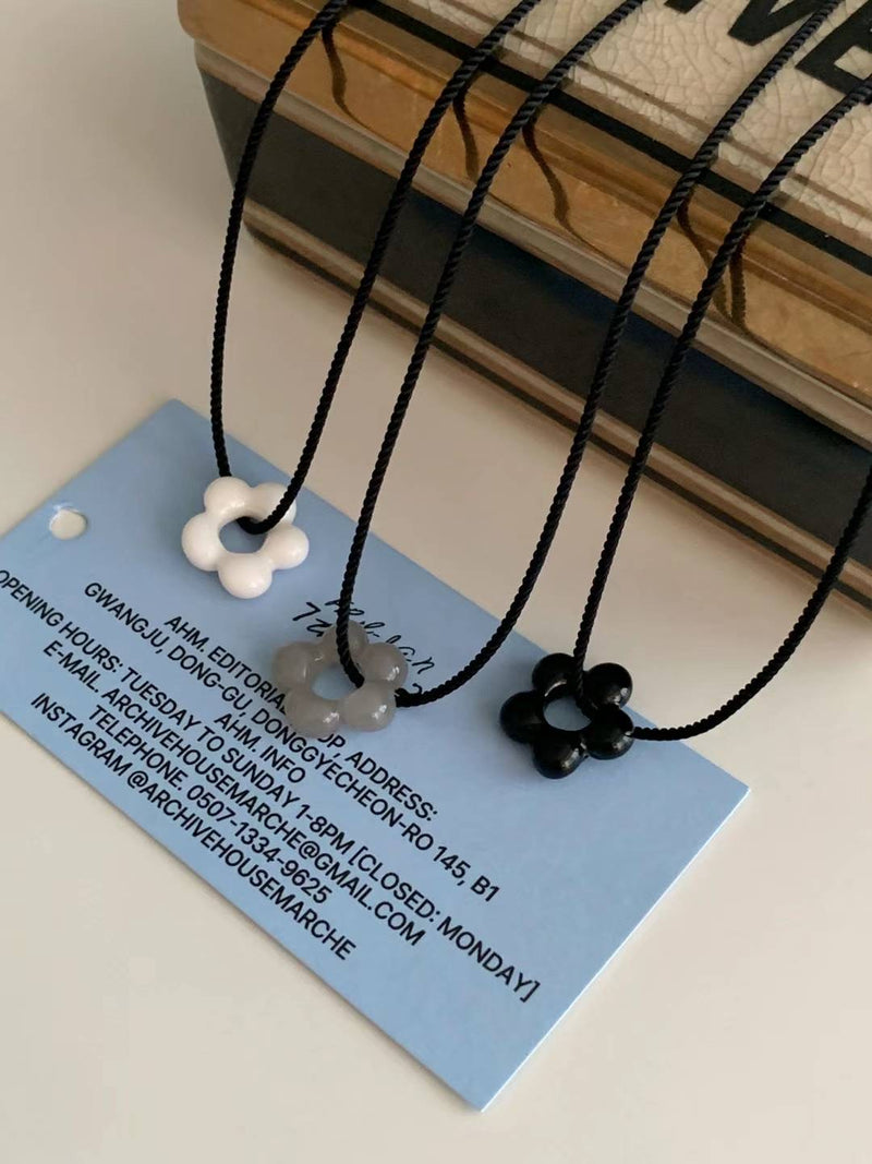 NOIR BLOSSOM NECKLACE