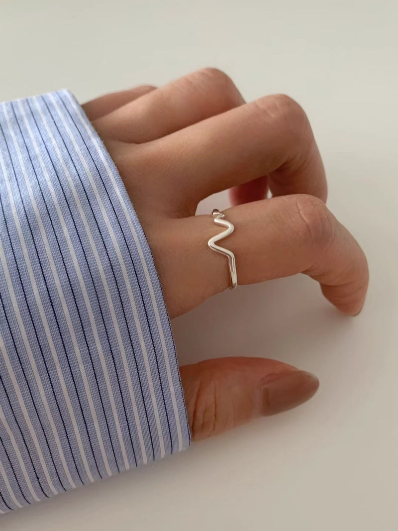 SERENE SWIRL RING