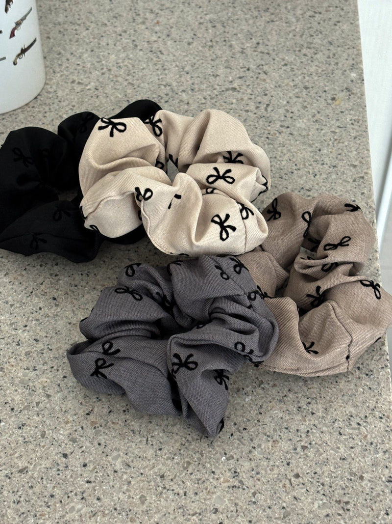 FRENCH RIBBON SCRUNCH