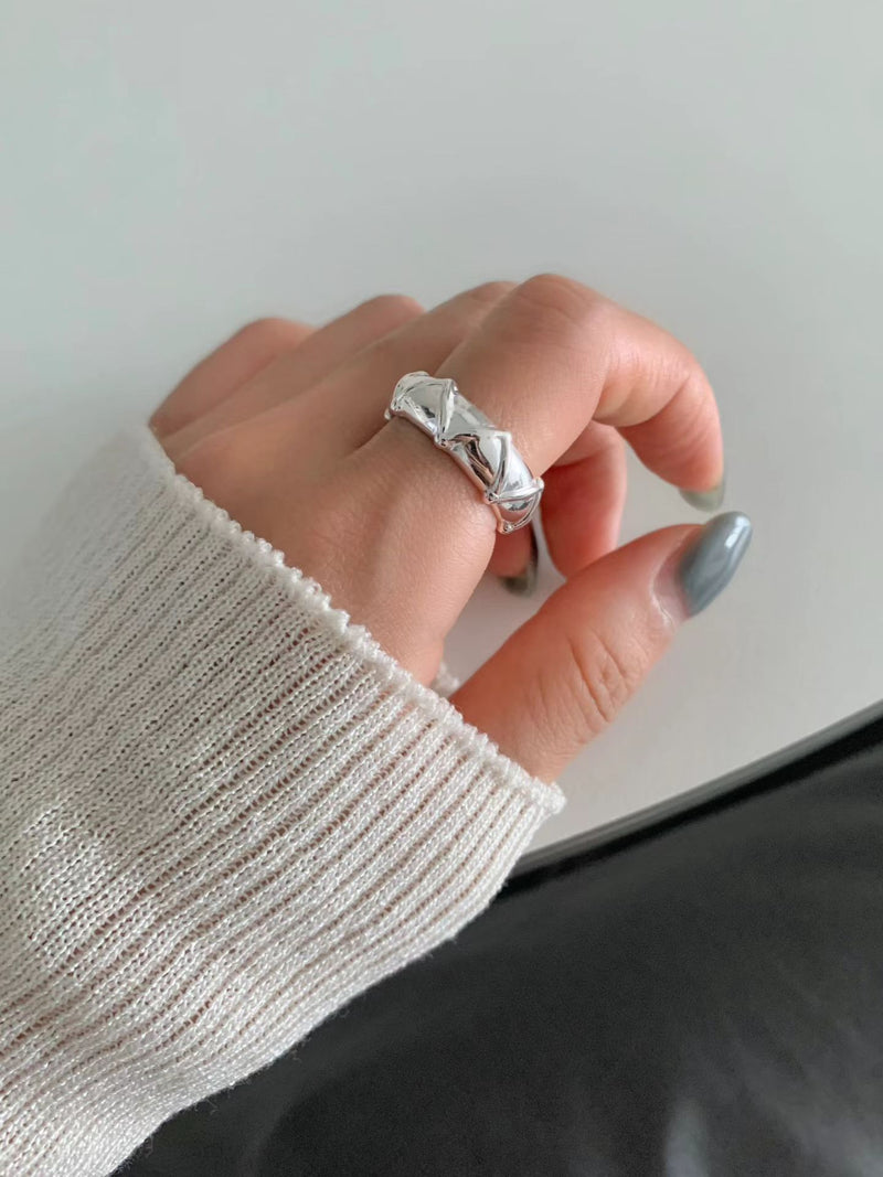 QUILTED CROWN SILVER RING