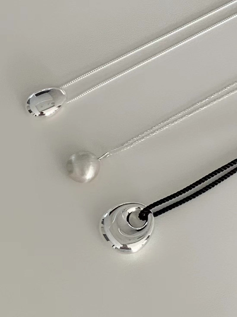 OVAL MUSE NECKLACE