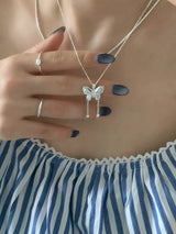 FLUTTERLINE NECKLACE