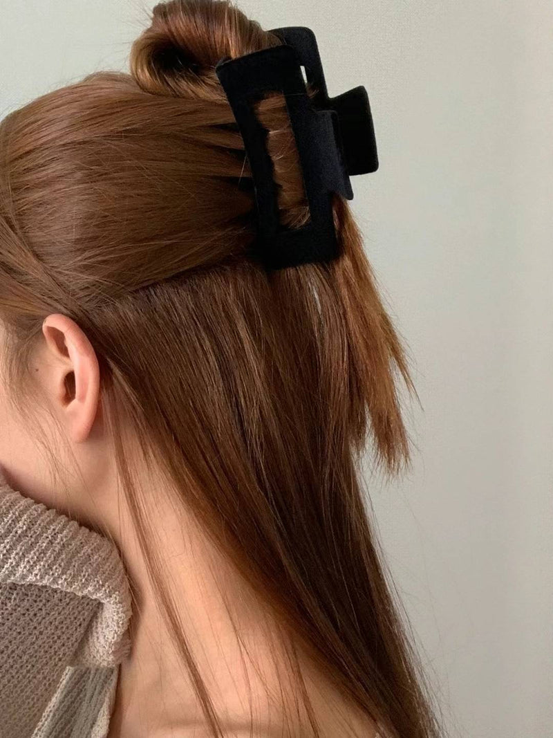 VELVET SQUARE HAIR CLIP