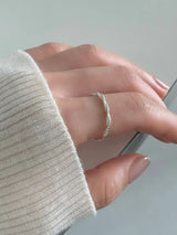 MODERN LINE RING