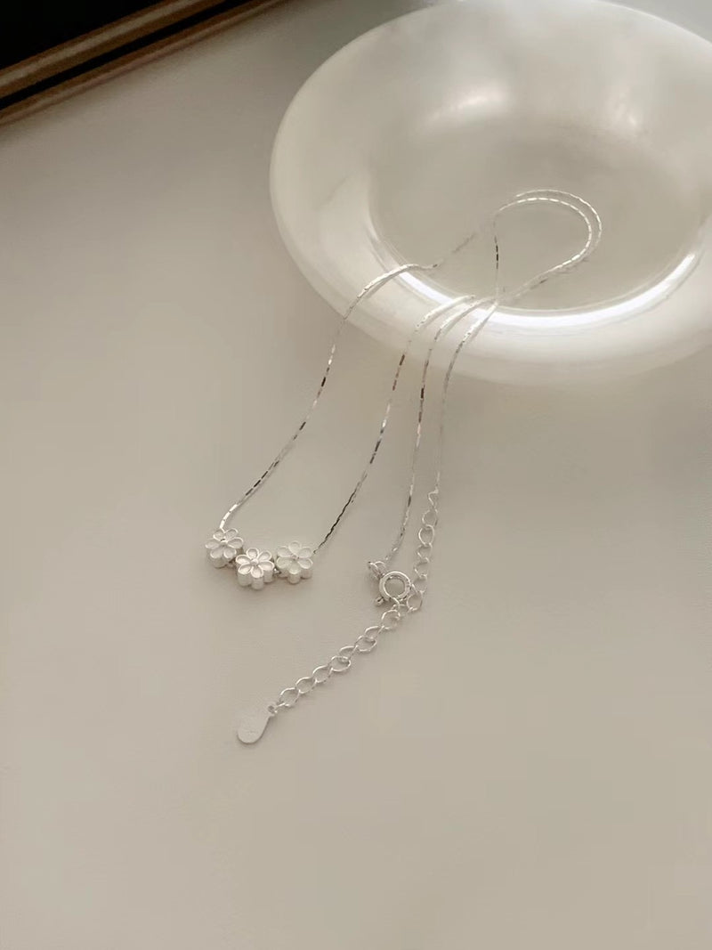 EVERBLOOM NECKLACE