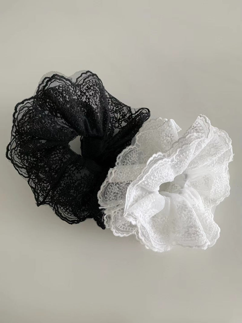 LACE FLUTTER HAIR SCRUNCH