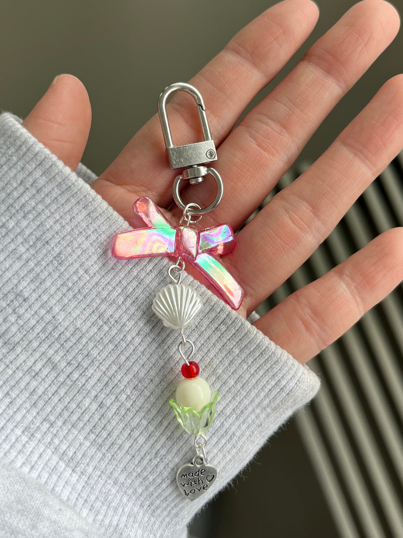 WHITE SHELL KEY CHAIN