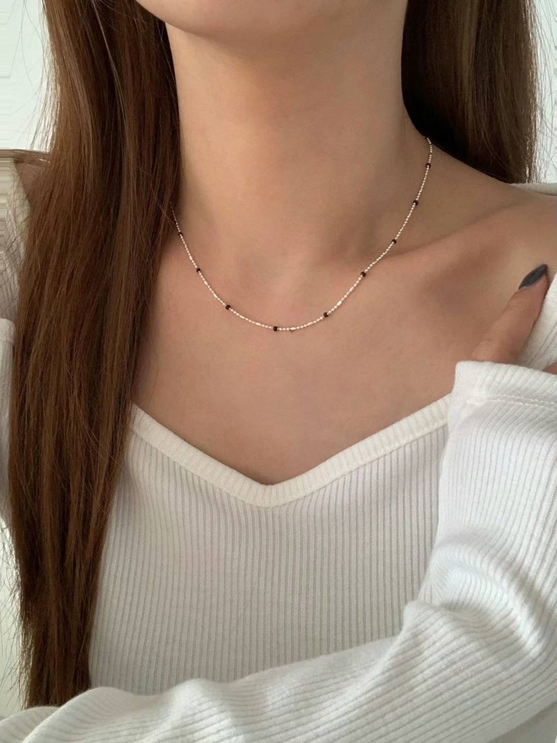 BLACK BALL N SILVER NECKLACE