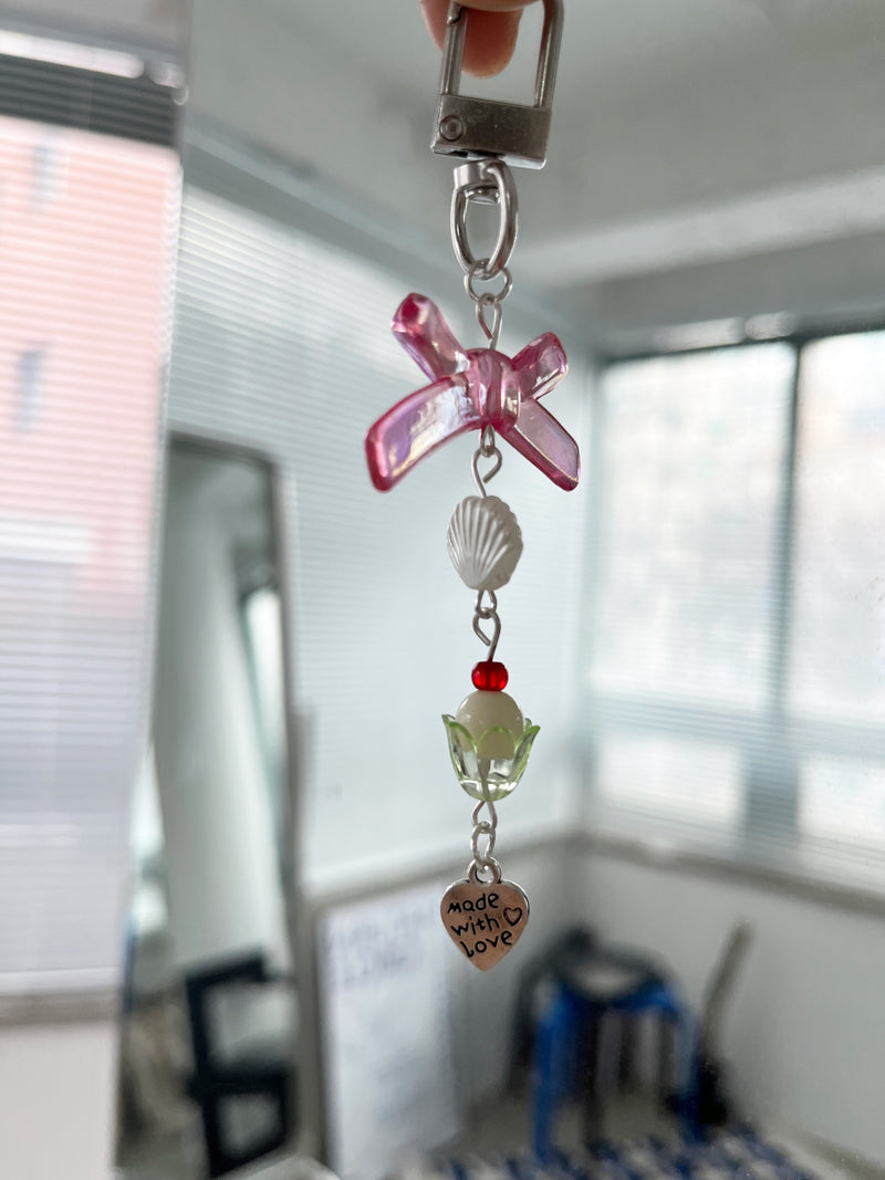 WHITE SHELL KEY CHAIN