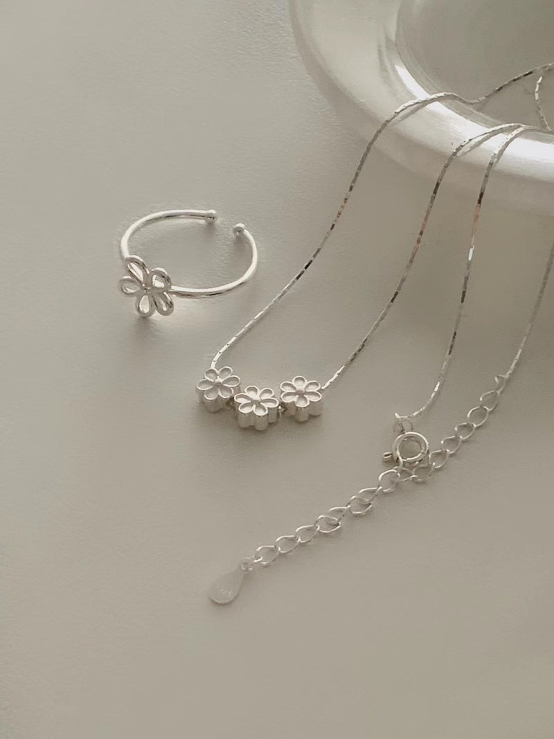 EVERBLOOM NECKLACE