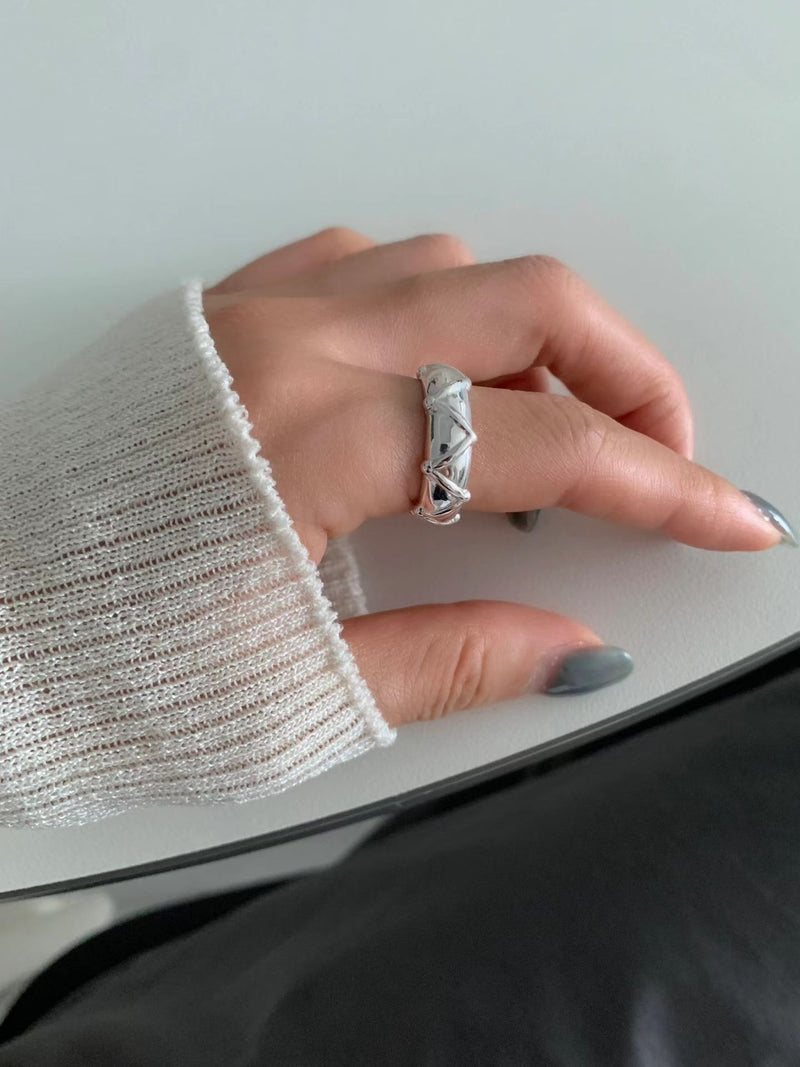 QUILTED CROWN SILVER RING