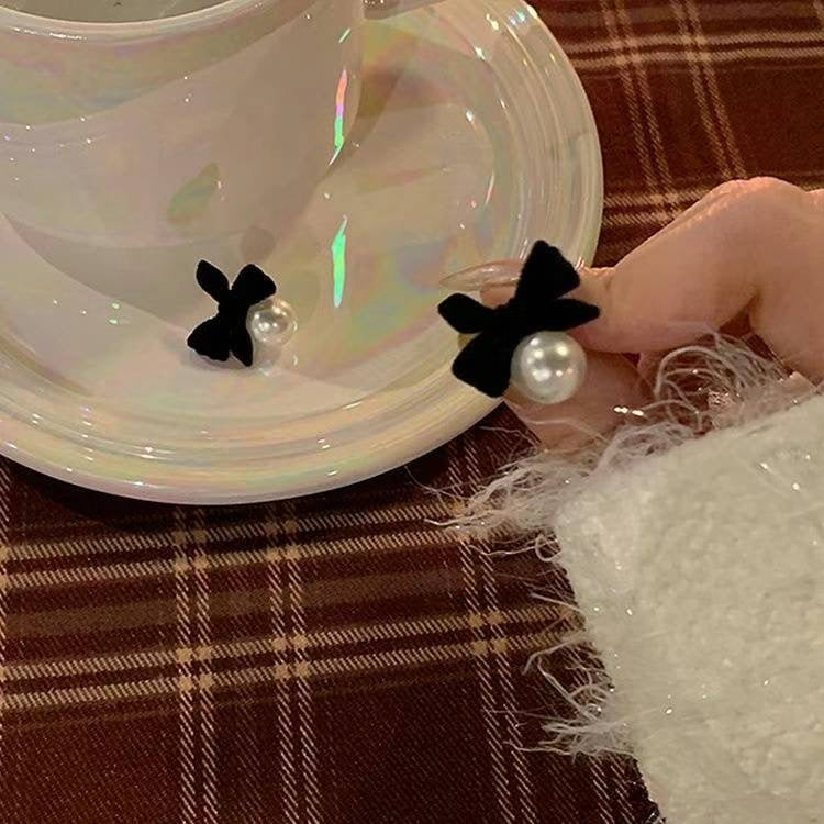 SELENE PEARL EARRINGS