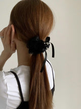 SOFT BLOOOM SCRUNCHIE