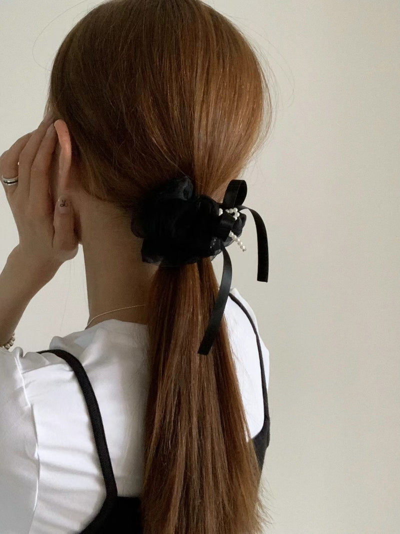 SOFT BLOOOM SCRUNCHIE
