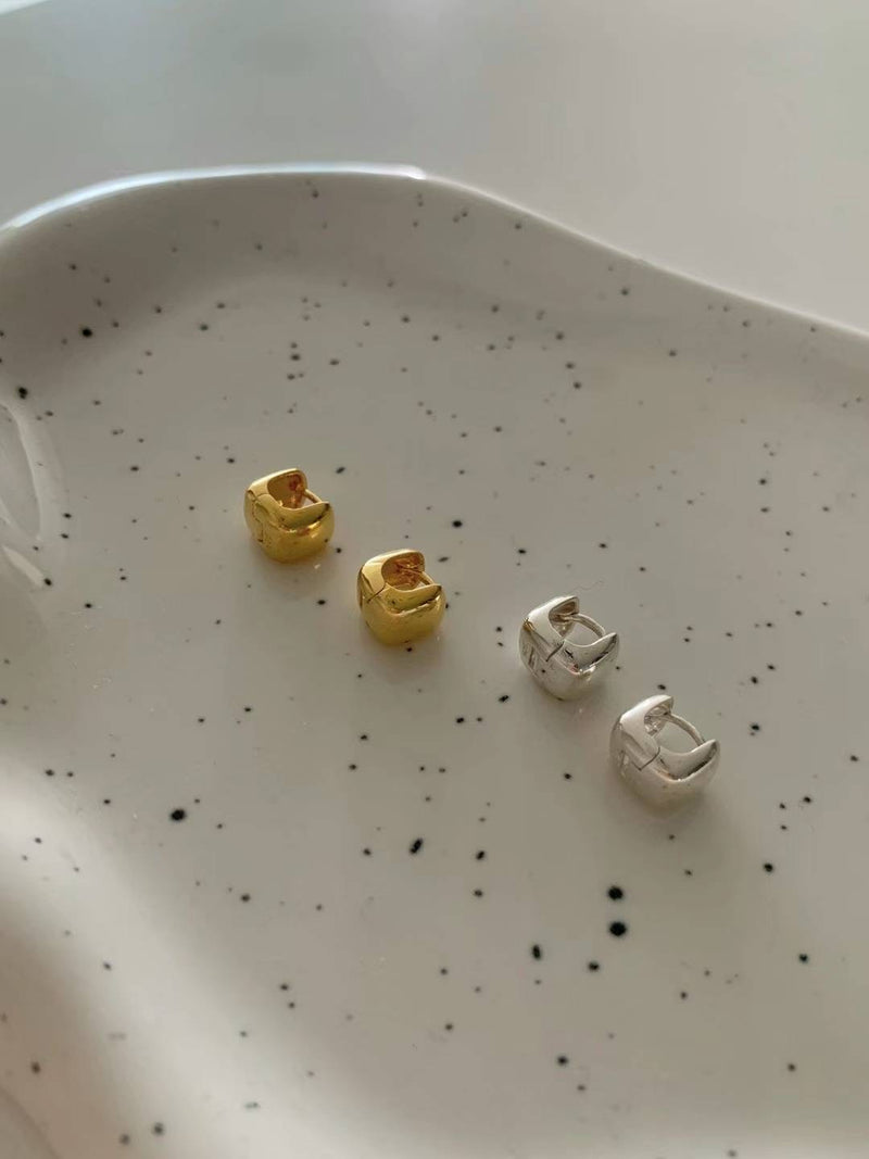 BOLD SQUARE HOOP EARRINGS