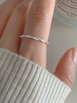 MODERN LINE RING
