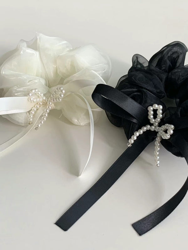 SOFT BLOOOM SCRUNCHIE