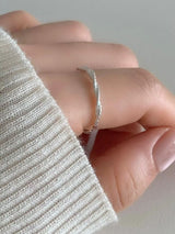 MODERN LINE RING
