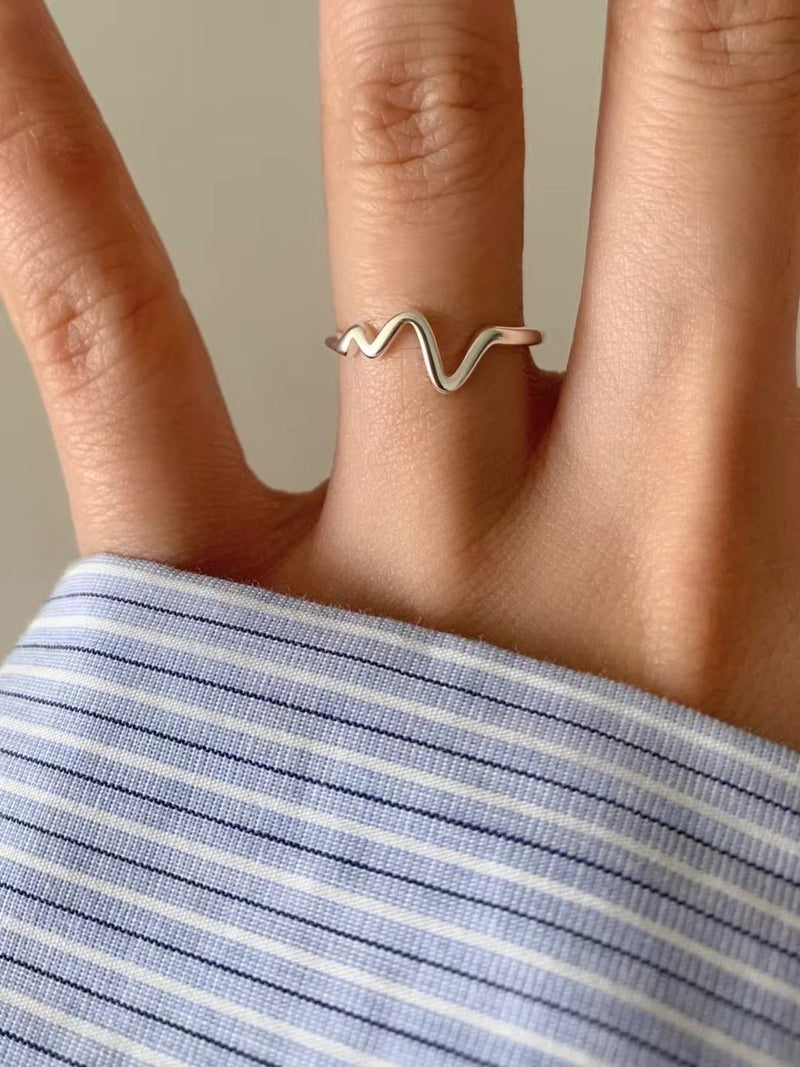 SERENE SWIRL RING