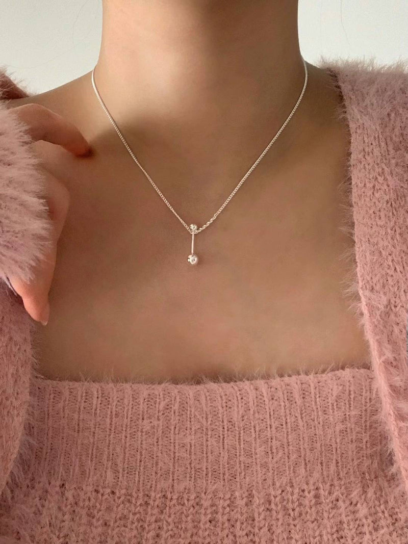 UNIQUE BALL NECKLACE