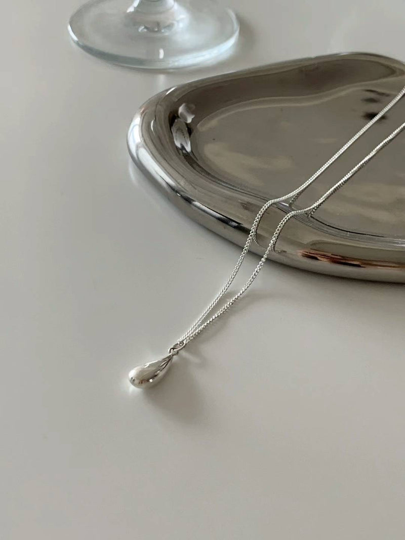 BOLD DROP LONG NECKLACE