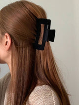VELVET SQUARE HAIR CLIP