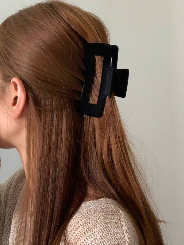 VELVET SQUARE HAIR CLIP