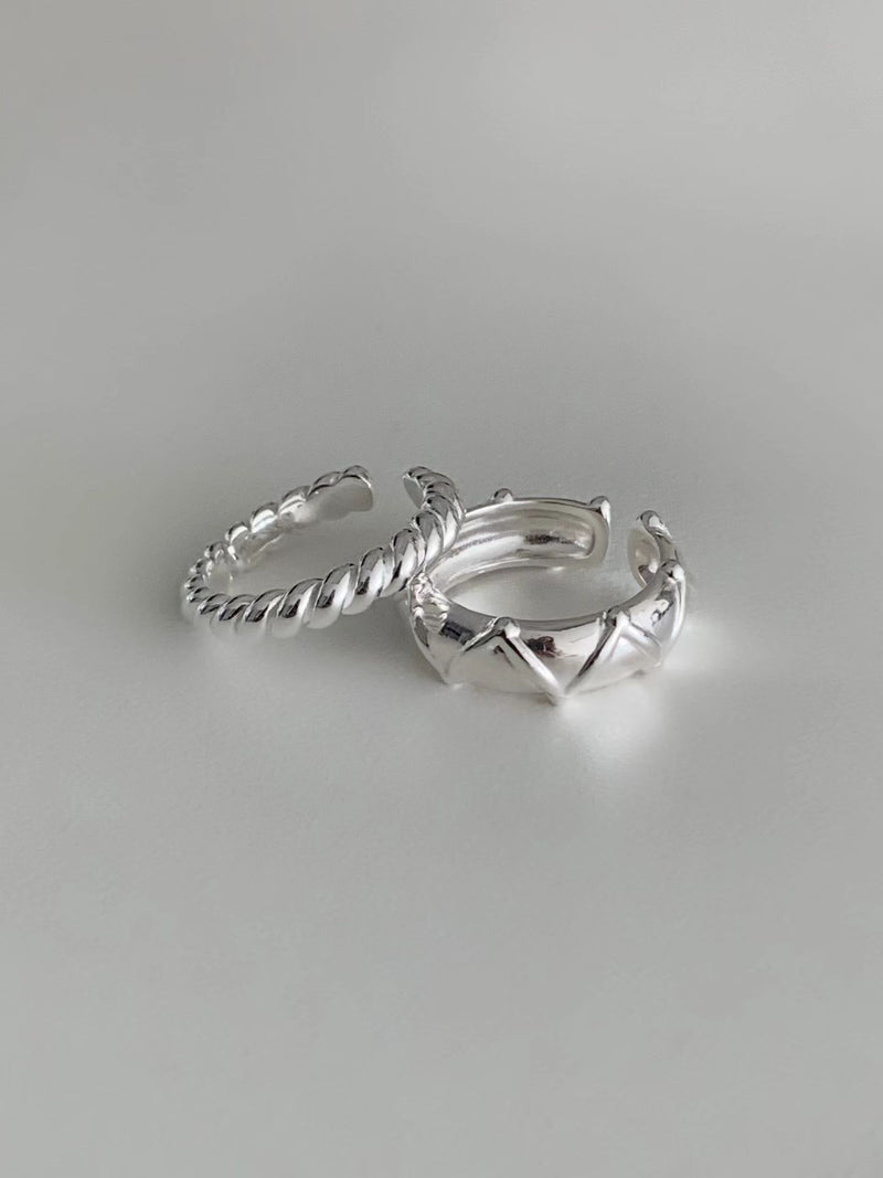 QUILTED CROWN SILVER RING