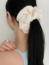 PLEATED CLOUD SCRUNCHIE