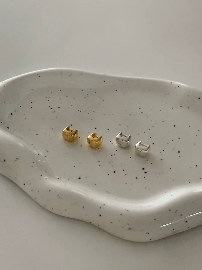 BOLD SQUARE HOOP EARRINGS