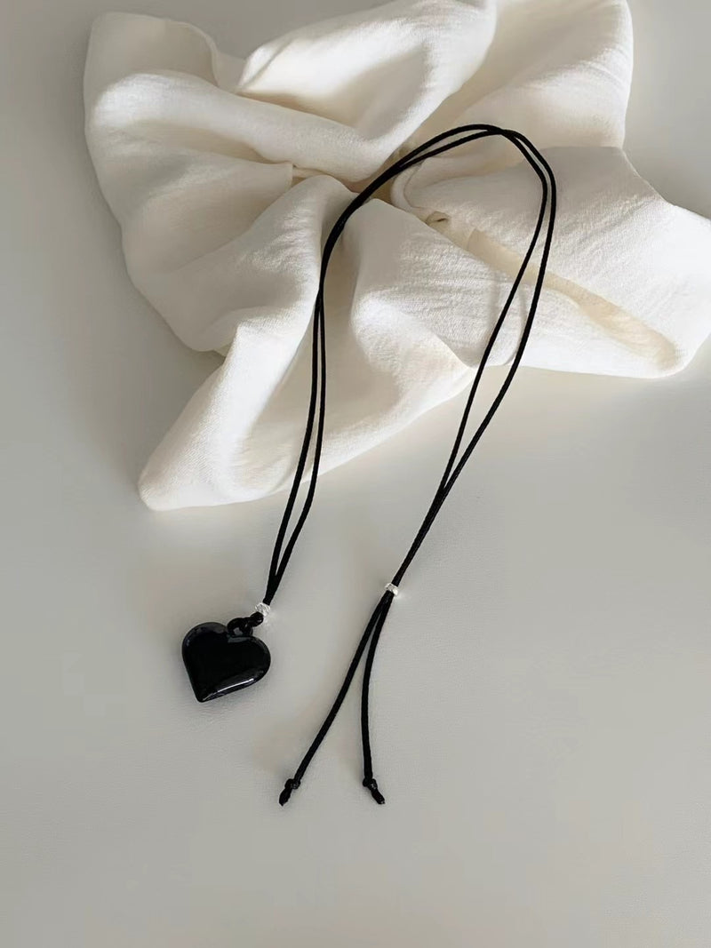 LOVE ME NOT NECKLACE