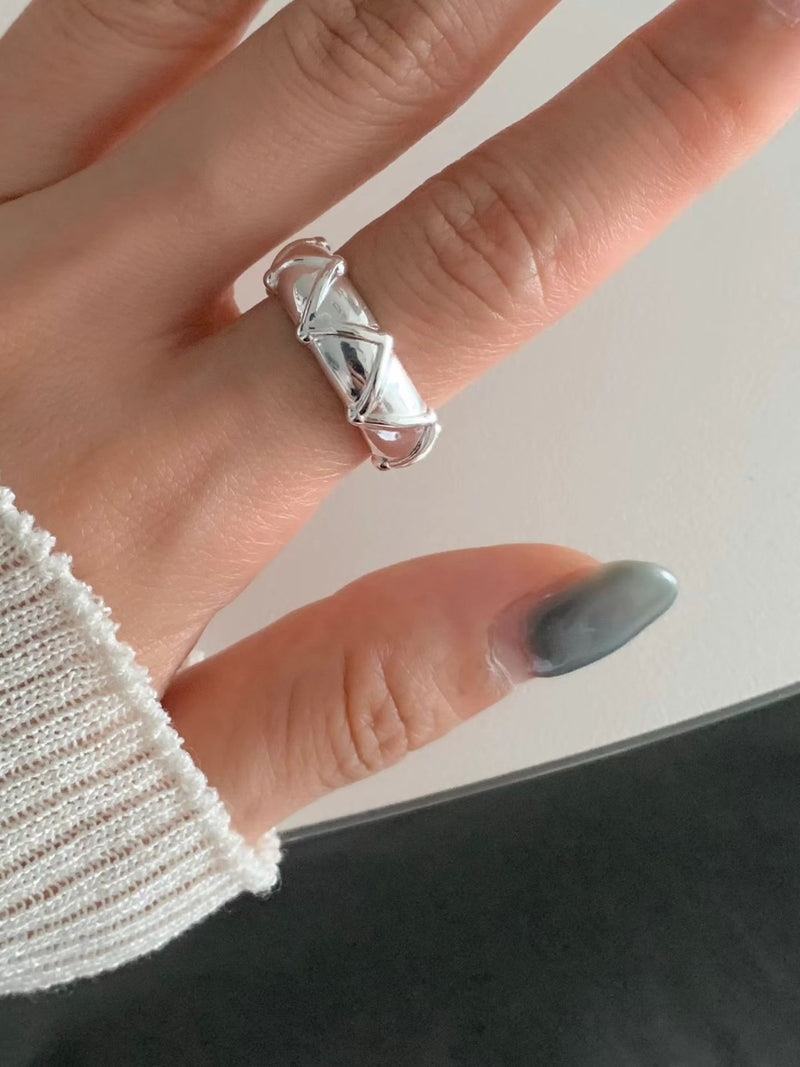 QUILTED CROWN SILVER RING