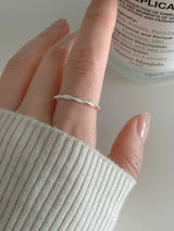 MODERN LINE RING
