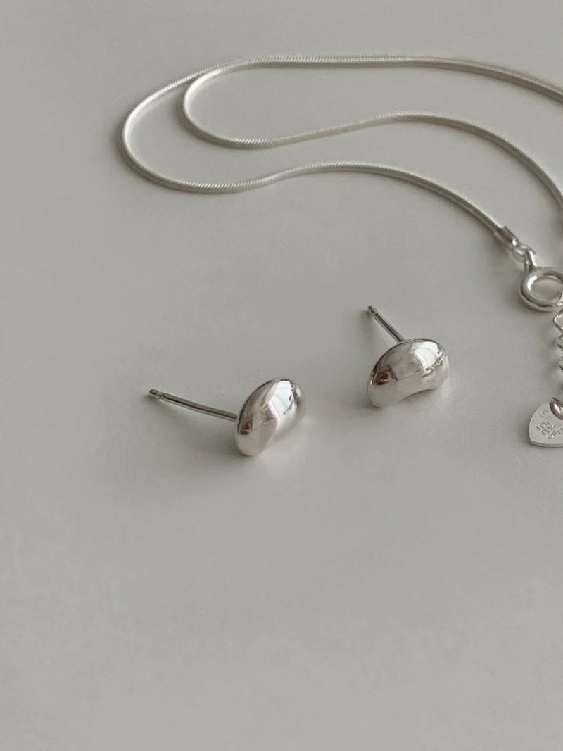 CHIC POD EARRINGS
