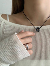 NOIR BLOSSOM NECKLACE