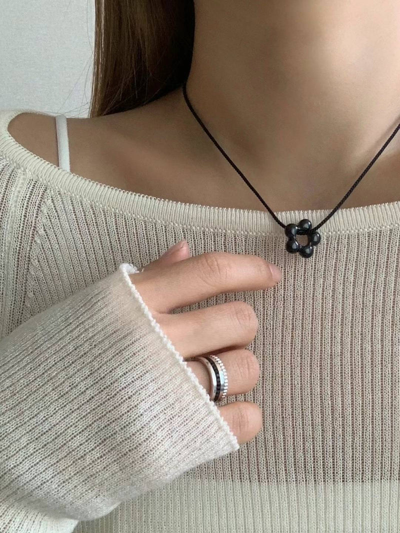 NOIR BLOSSOM NECKLACE