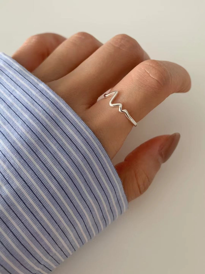 SERENE SWIRL RING