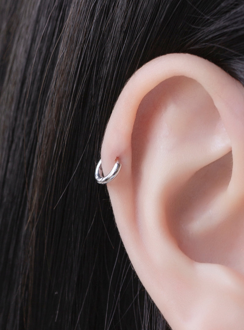 SMALL EARFLAP RING PIERCING